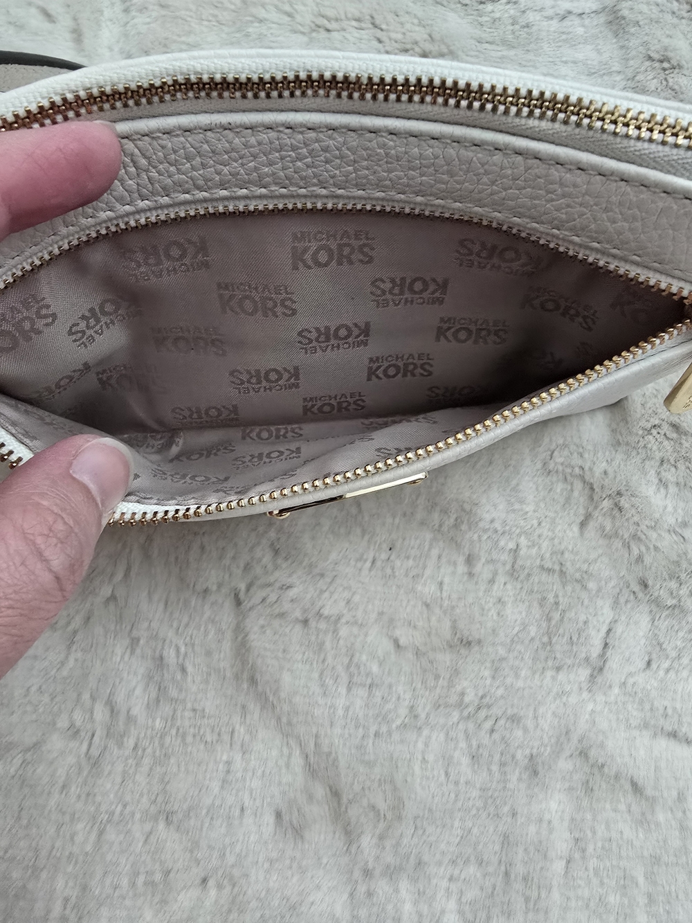 Michael Kors White Leather Gold Jet Set wristlet - Picture 2 of 8